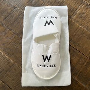NEW!  W Nashville Hotel Slippers, White, Black Lettering with Protective Bag